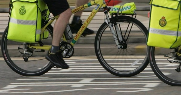 Жедел жәрдем науқастарға велосипедпен барып жүр