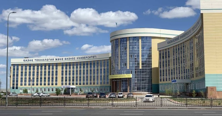 "Грант бар деп шақырып алды": Нұр-Сұлтанда алданған талапкерлер шу шығарды