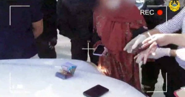 "Зорладың деп айыптаймын": Атыраулық қыз 18 жастағы жігіттен ақша бопсалаған