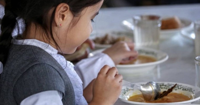 Ата-аналар мектептегі тамақ сапасын бақылауға ниетті: «Әділдік және өркендеу» қоғамдық қоры әлеуметтік мониторингтің қорытындысын жариялады