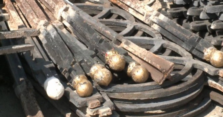 Бейіттердің темір қоршауын бұзып, тонап кеткендер іздестіріліп жатыр