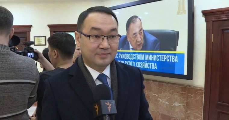 Ашықбаев "Помпеоны қарсы алу" кезіндегі киім туралы сынға жауап берді