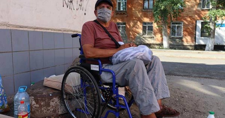 Коронавирус емес: Қостанайда жамбас сүйегі сынған науқасты көшеге шығарып тастаған