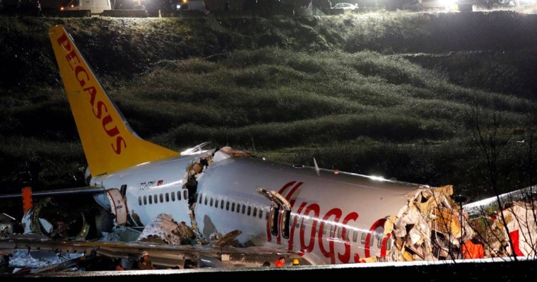 Стамбулда ұшақ дұрыс қона алмай, 157 адам зардап шекті