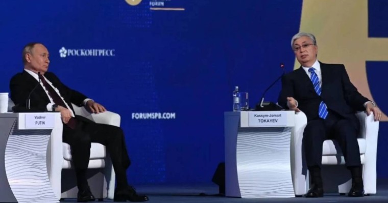 "Кез келген алауыздық Ресейдің өзіне зиян әкеледі": Тоқаев Қазақстанға көп сын айтатын ресейлік "қайраткерлерге" қарсы жауап берді