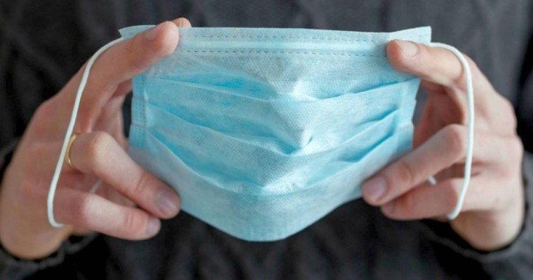 "Құны 1000 теңге": Ақтау әуежайындағы бетперденің бағасы көпшіліктің ашуына тиді (видео) 