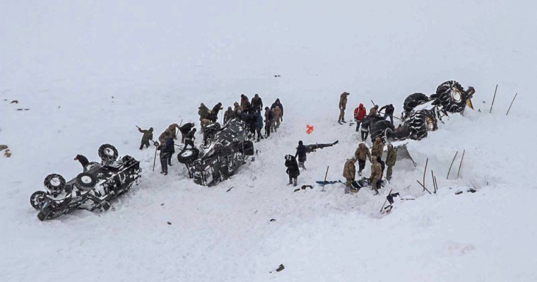 Түркияда қар көшкінінен ондаған құтқарушы мерт болды