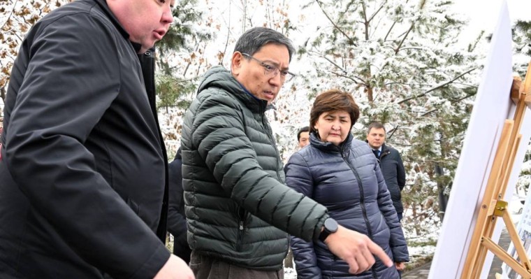 Ерболат Досаев жұмыс сапары барысында Жетісу ауданында сумен жабдықтау және су бұру желілері құрылысының барысымен танысты