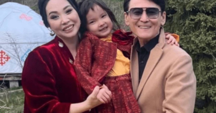 "Хиджабты насихаттама": Қызын орамалмен тұмшалап қойған Қарақат елден сөз естіді