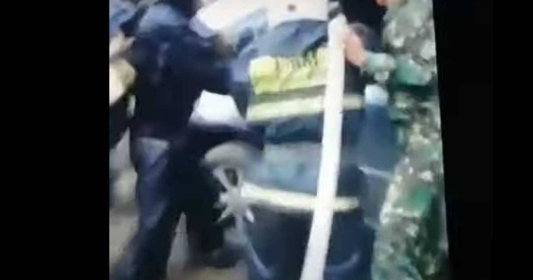 Ақтөбелік тұрғын  көлігінің ішіне бензин шашып өзін өртемек болды