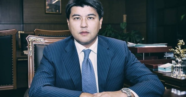 “Хайуанаттар бағы емес”: Сенат депутаты неге Бишімбаевтың колониядағы суретін жарияламайтынын айтты