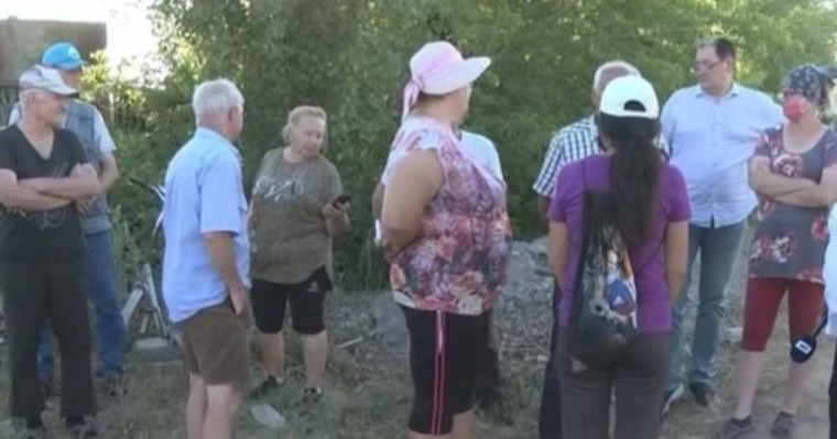 Көкшетауда саяжай тұрғындары жолға таласып, шу шығарды