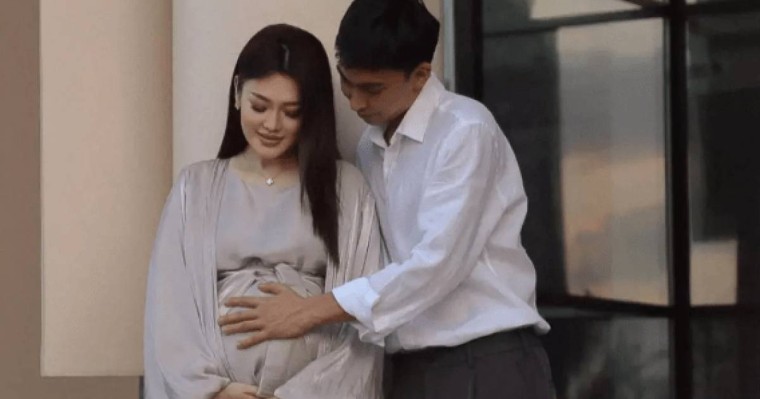 "Қыз деп ойлаймын": аяғы ауыр Ерке Есмахан көпшілікті жаңа суретімен қуантты (фото)