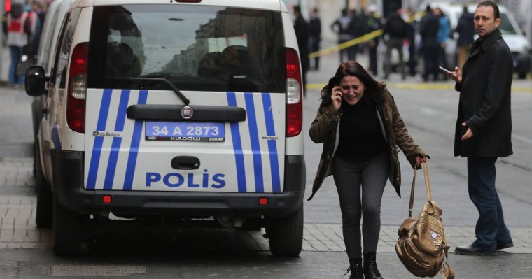 Ыстамбұлда қазақстандық қыз күзетшінің саусағын тістеп алған(ВИДЕО)