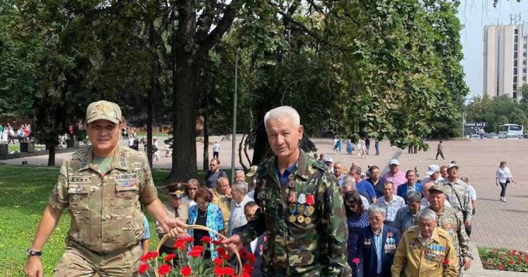 Гүл қою рәсімі