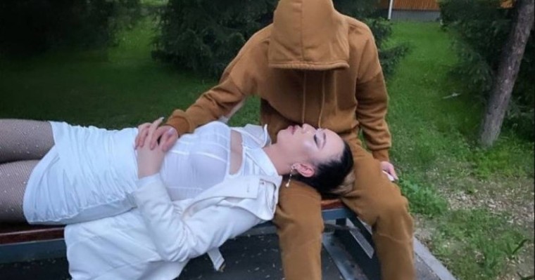 Атышулы трансгендер Амилай қазақ халқынан кешірім сұрады (видео)