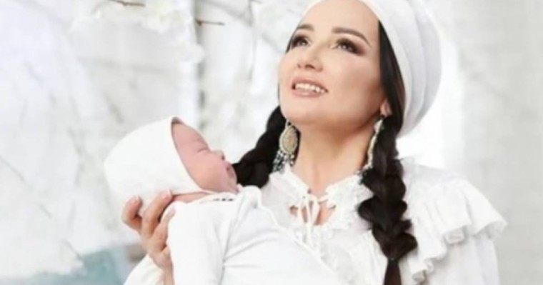 Жазира Байырбекова қызының тұсауын кестірді