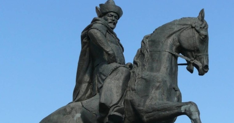 Қырғыздар Кенесарыға ескерткіш қоюы керек – Қырғыз тарихшысы