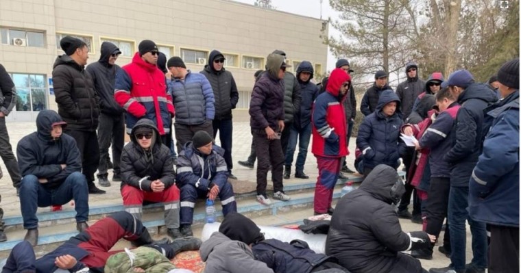 Жаңаөзенде жұмыс талап еткен екі адам денесіне жарақат салды