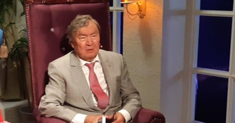 Олжас Сүлейменов: Жаппай той жасау отбасылық емес тайпалық сананың нәтижесі