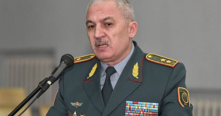 Қорғаныс Министрі әскердегі сарбаздардың үйінен неге ақша сұрайтынын айтты