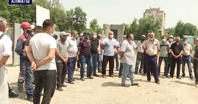 "Тышқан қаптап, көгеріп кеткен жерде тамақ ішеміз": Алматыда метро құрлысшылары бас көтерді