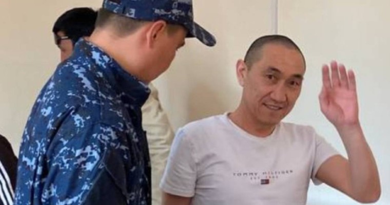 "Шал, кет!" деп ұрандаған  белсенді үш жылға түрмеге қамалды