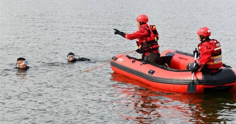 Қытайда автобус көлге құлап, 21 адам өлді (ВИДЕО)