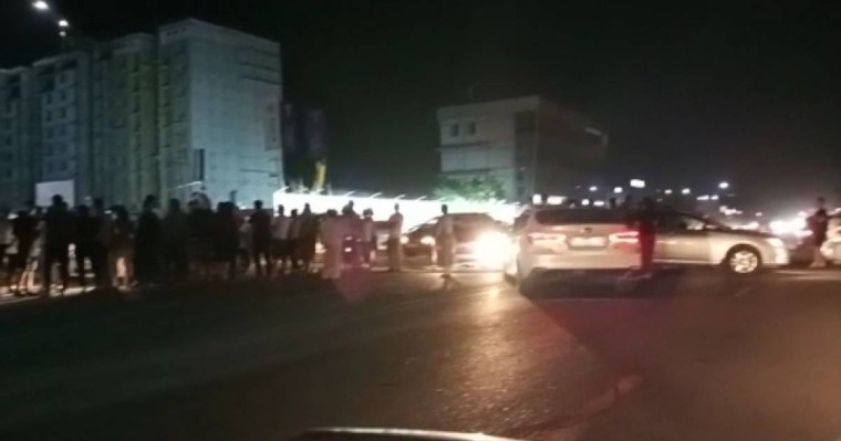 Алматы маңында ашулы тұрғындар Талғар тасжолын жауып тастады (видео)