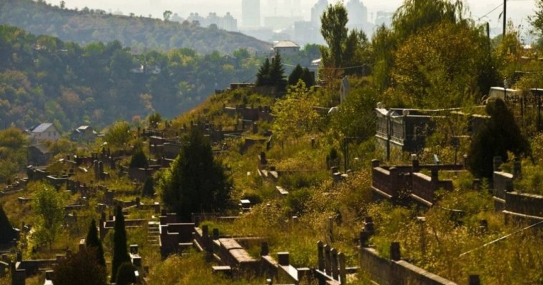 Кеңсайдағы жер қазуымен 350 мың, көлік 85, морг 25 мың теңге: Танымал тележүргізуші ауыр кезеңде жерлеу рәсімінің қымбаттығына назар аударды