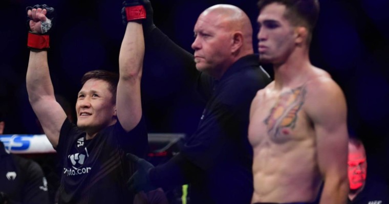 Жалғас Жұмағұлов UFC-дегі алғашқы жеңісіне қол жеткізді (видео)