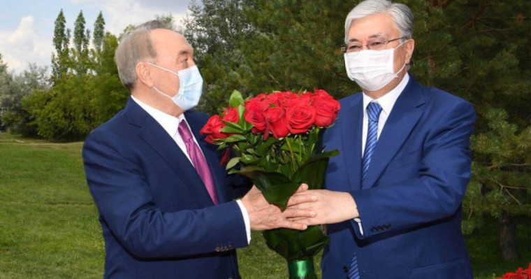 Тоқаев Назарбаевты туған күнімен құттықтады