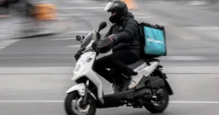 Алматыда мопед тізгіндеген 25 жасар қыз қаза болды