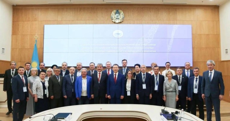 2022 жылғы 4 маусымда Орталық референдум комиссиясының Төрағасы Нұрлан Әбдіров және ҚР ОРК мүшелері халықаралық байқаушылармен бірнеше кездесулер өткізді