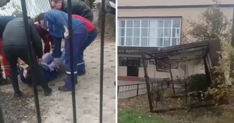 Ақтауда автобус аялдамасы адамдардың үстіне құлаған