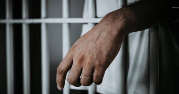 «Үй салып жатқан адамдарды атып кеткен»: Арыста ауыр қылмыс жасаған екі күдікті ұсталды