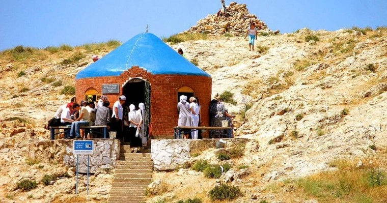 «Шелекке бөлек, садақаға бөлек төлейсің»: Түркістандағы әулиелер басы бизнеске айналған