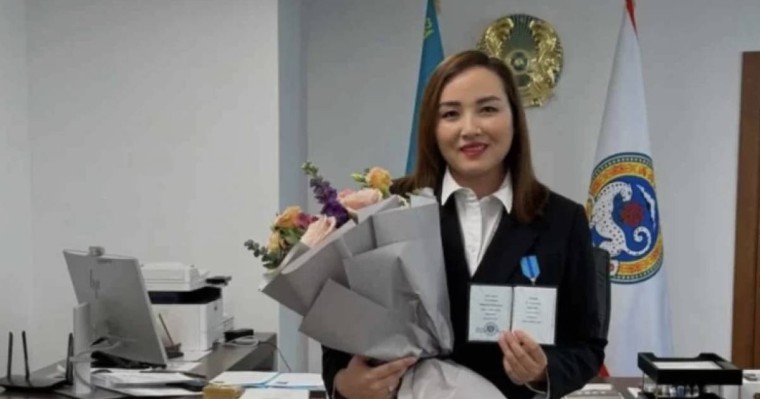 Марқұм Салтанат Нүкенованың адвокаты президенттің жарлығымен марапатталды