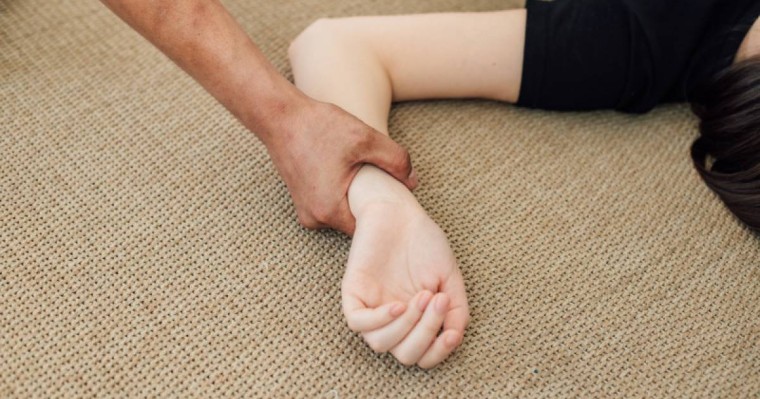 "Түні бойы жаппай зорлаған". Балқашта адамшошырлық оқиға талқыланып жатыр