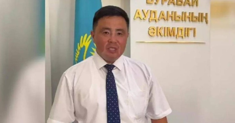 "Бейәдеп сөз айтты": Instagram-да тікелей эфирге шыққан Щучинск әкімінің басы дауға қалды