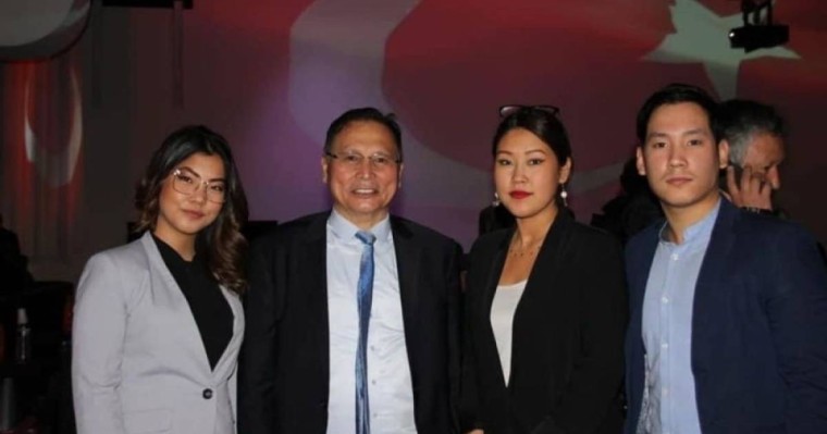 "Қазақша сөйлемеймін": Францияда мэрдің орынбасары болған қазақ қызы сұхбат берді