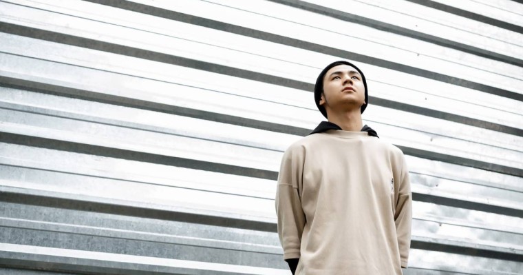 Концертте жұрттың ашуына тиген әнші халықтан кешірім сұрады (видео)