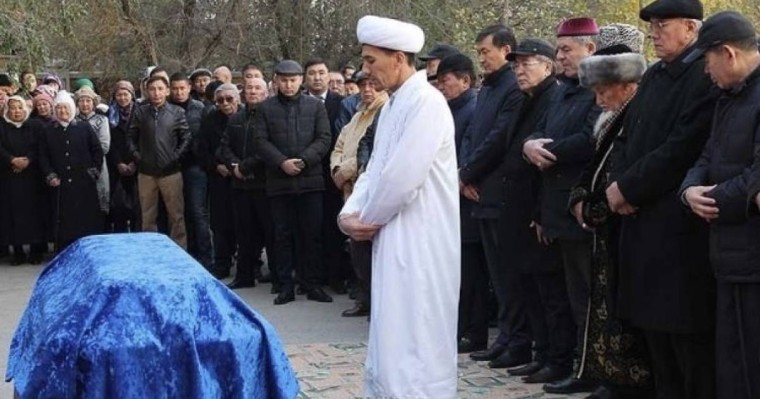 “Жаназа - қазақтардың екіжүзділігінің көрінісі” - желідегі видео талқыға түсті