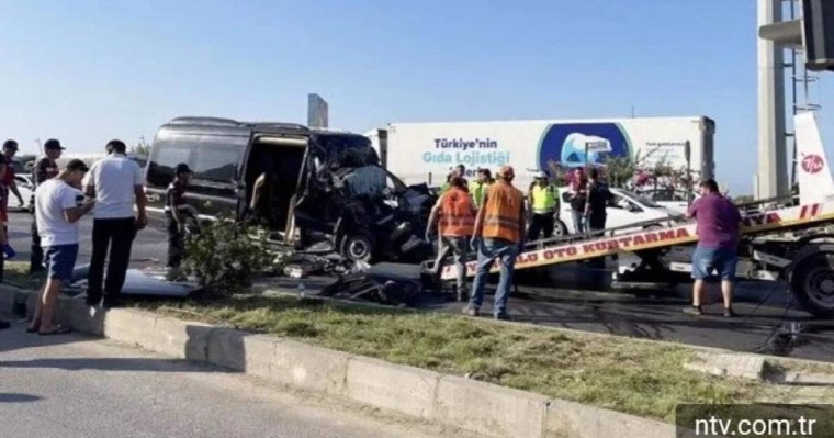 Аланияда қазақстандықтар мінген автобус апатқа ұшырады