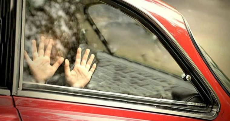 Байқаусызда көлік ішінде қалып қойған үш жасар бала ыстықтан көз жұмды