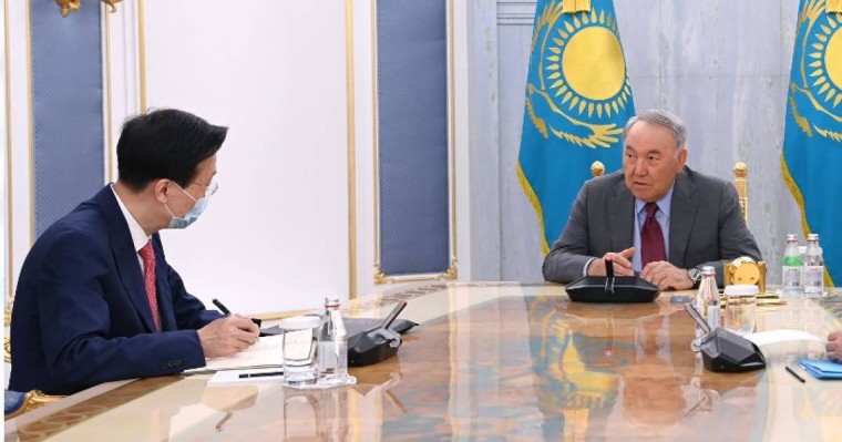 Назарбаев Қытай елшісін қабылдап, Сиге сәлем айтты