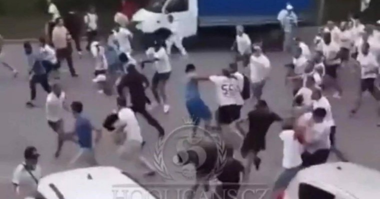 «Ордабасы» мен «Легия» жанкүйерлері шекісіп қалды (ВИДЕО)