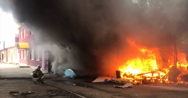 Алматыда «Алтын Орда» базары өртеніп жатыр (Видео)