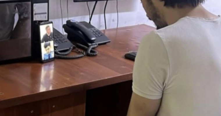 Сауда орталығында кішкентай қызды тепкен шетелдік азамат 2 айға қамалды