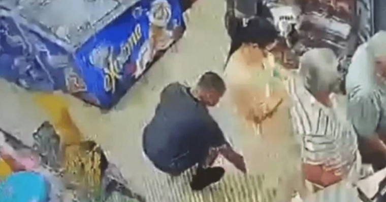 Семейде әйелдерді көйлегінің астынан суретке түсірген ер адам қамауға алынуы мүмкін